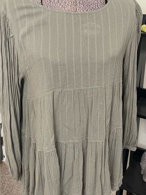 American Eagle Outfitters Olive Tiered Long Sleeve Blouse open Back NWT